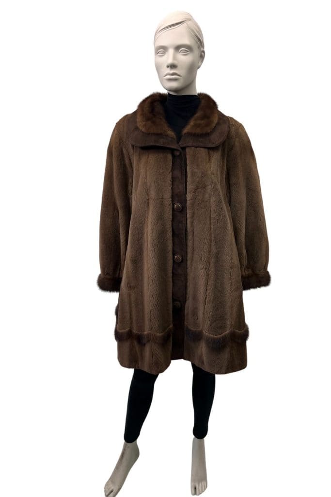 manteau de vison acajou avec capuchon 8527